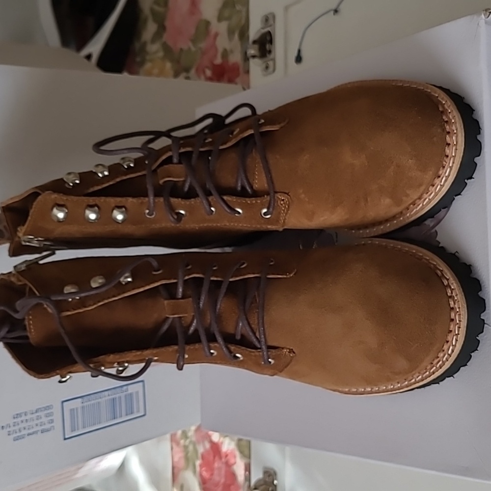 Jessica Simpson sued boots size 8